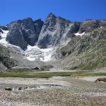 T2 bis, idéalement situé en centre-ville, au calme, tout confort Cauterets Exterior foto