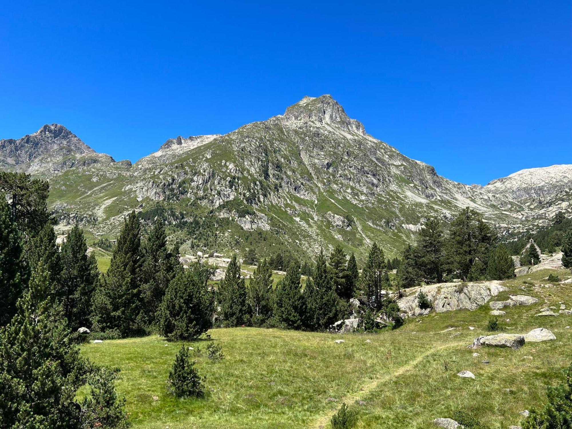 T2 bis, idéalement situé en centre-ville, au calme, tout confort Cauterets Exterior foto