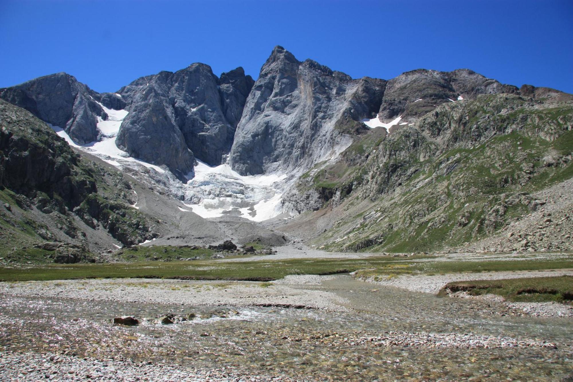 T2 bis, idéalement situé en centre-ville, au calme, tout confort Cauterets Exterior foto